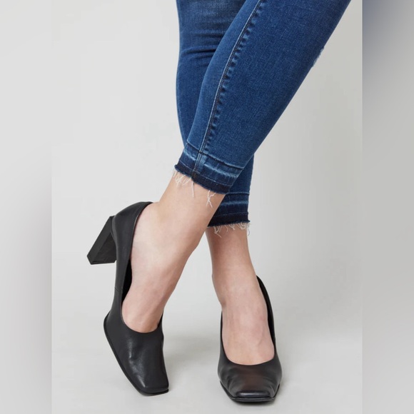 SPANX Distressed Ankle Skinny Jeans Medium Wash Size Medium - Picture 7 of 14